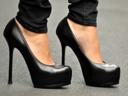 Szpilki kobietom zgotowały ten los? Prawdy i mity o haluksach