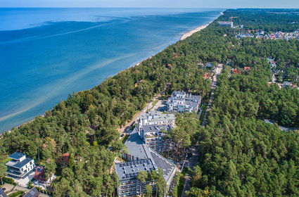 Ekskluzywny pobyt nad polskim morzem? Wybierz się do Pobierowa. Oferta zachwyca