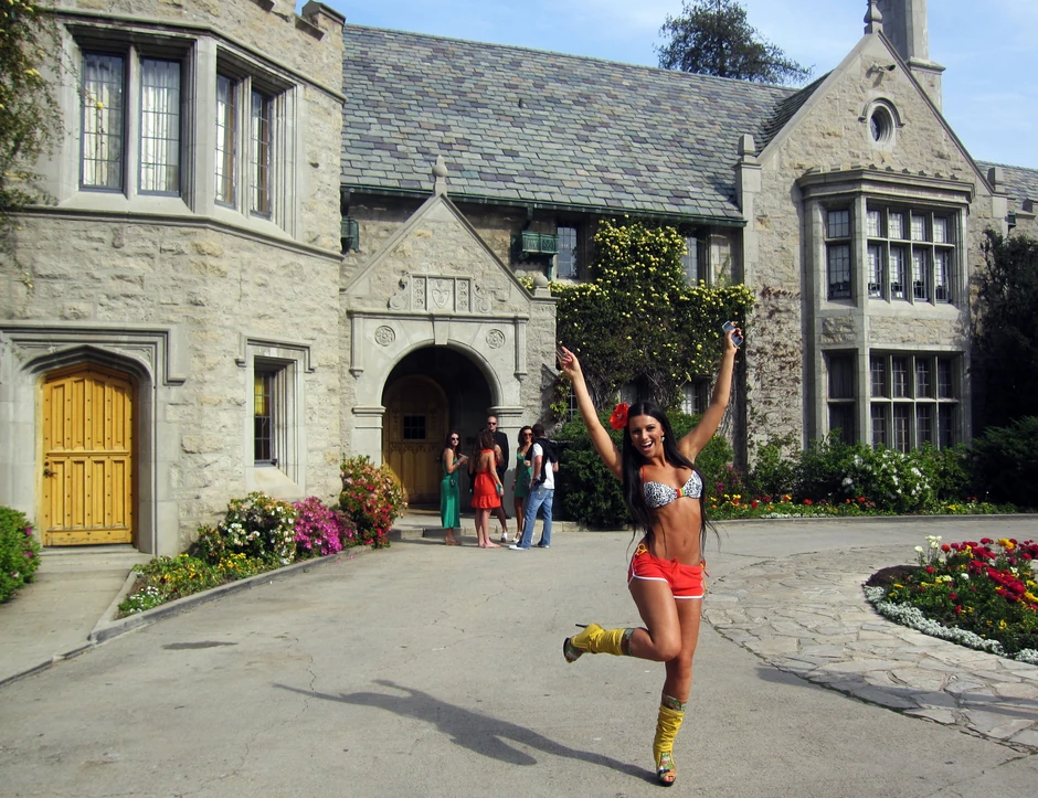 Stanije ispred čuvene „Plejboj“ vile (+)