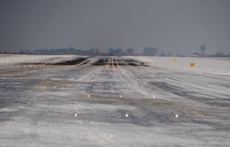 Wojsko ujawnia kto zawinił przy budowie pasa w Modlinie
