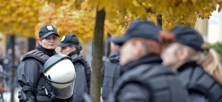 Wzmocnione siły policji bronią tęczy. ZDJĘCIA