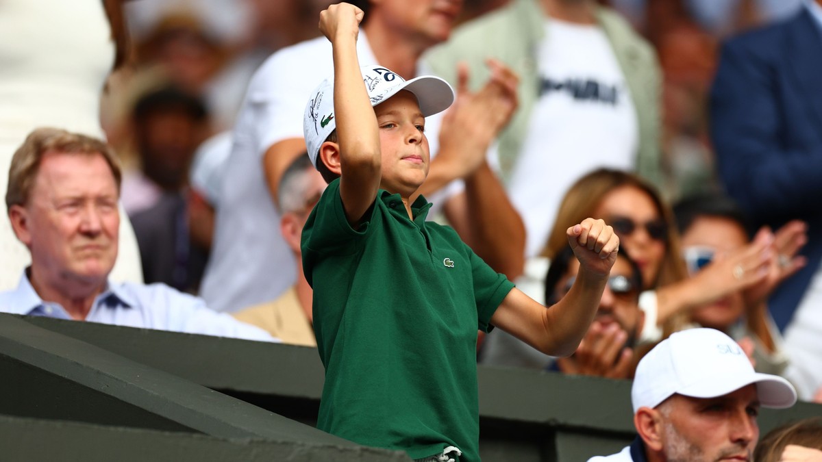 Stefan Đoković ima novu frizuru koja je bila hit u Srbiji pre 25 godina
