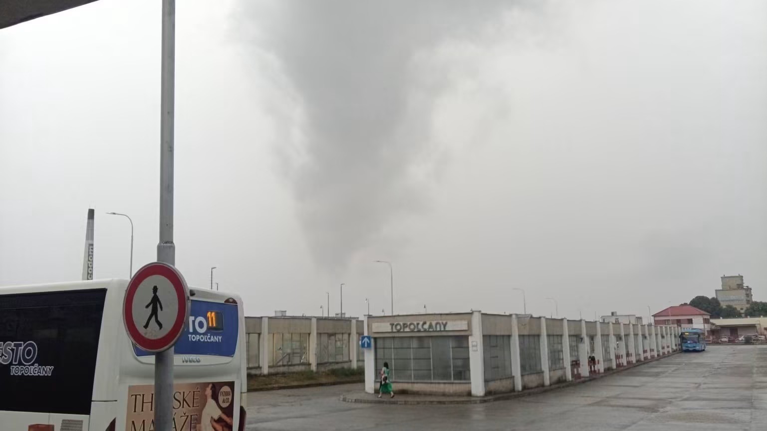 Desivý lievik nad Topoľčanmi vyvolal rozruch.