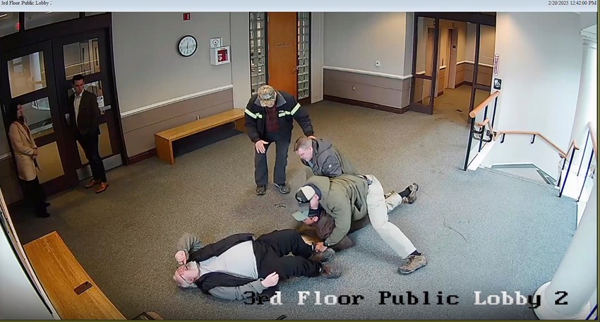 Hapšenje migranta na sudu u Našui u Nju Hempširu 20. februara