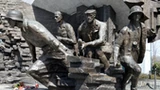 1 sierpnia 1944 wybuchło Powstanie Warszawskie. Coraz więcej Polaków uważa, że miało sens
