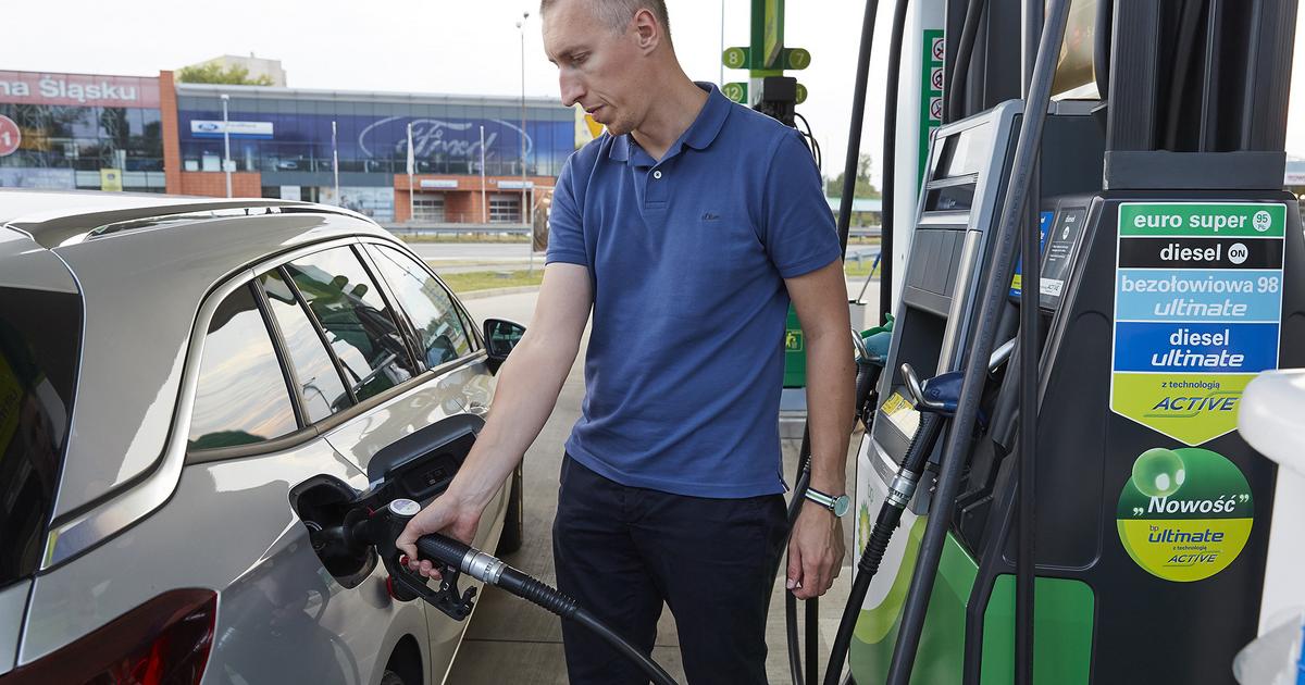  Prosta sztuczka ułatwiająca tankowanie. Każdy kierowca powinien ją znać