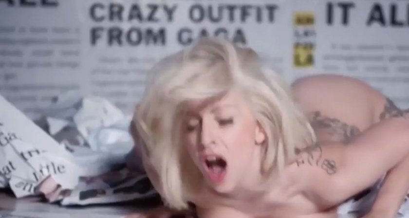 Lady Gaga w teledysku "Do what you want"