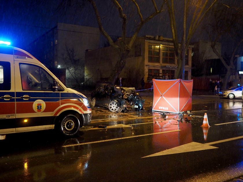 Ten człowiek w Łodzi zabił dwie osoby w BMW. Szuka go policja