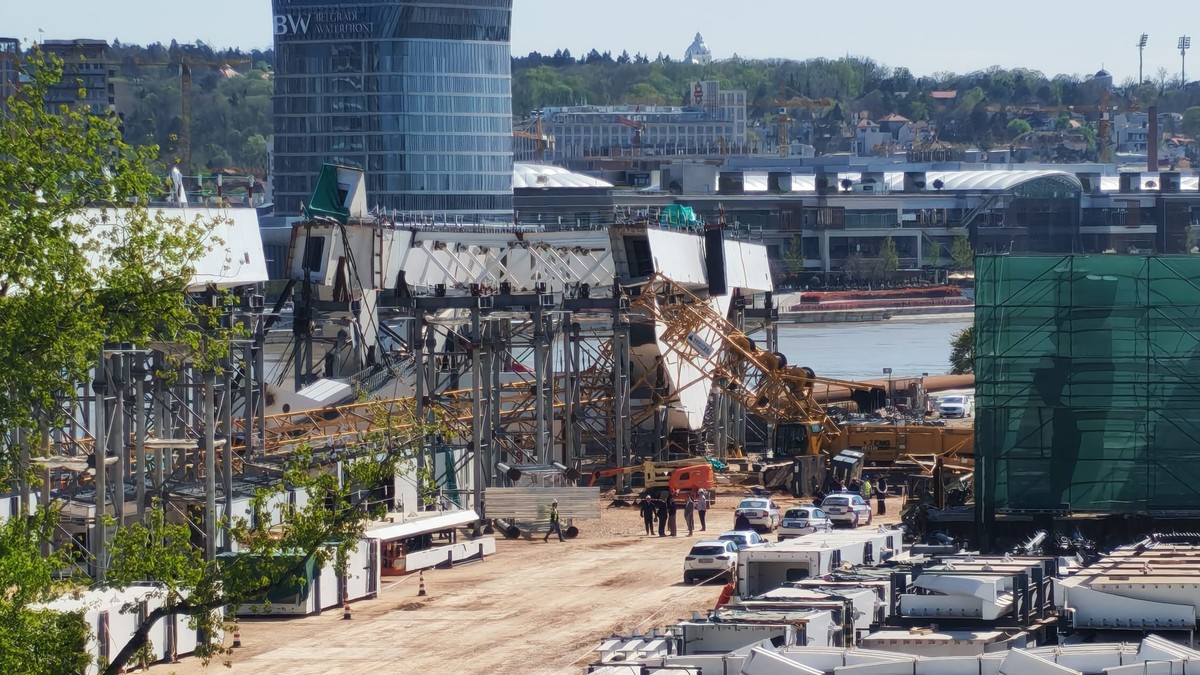 Pao kran na gradilištu kod Brankovog mosta
