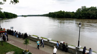 Nowa Sól chce zadbać o estetykę zachęcając do montażu półpodziemnych pojemników na śmieci