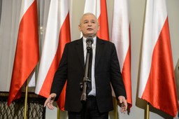 Odwołania do sądów, akcja w PE oraz demonstracja - tak Kaczyński zamierza walczyć z wynikami wyborów