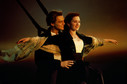 Filmowy partner Kate Winslet w hicie "Titanic" także nie obłowił się niewyobrażalnie na roli. Chociaż na swoim koncie miał już wcześniej kilka produkcji, to za udział w filmie o katastrofie słynnego liniowca Leonardo DiCaprio miał - według informacji MTV - zainkasować niespełna 2,5 mln dolarów.