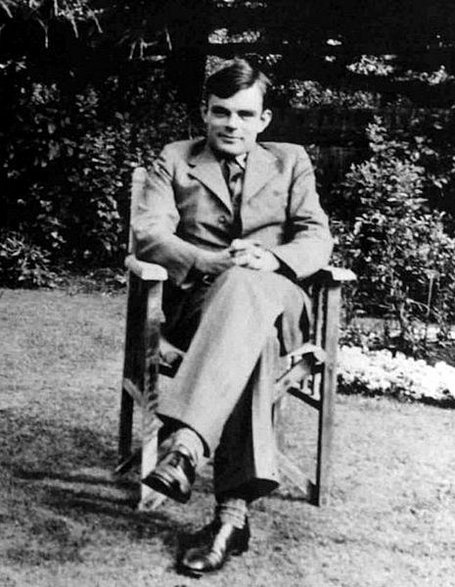 Alan Turing, zdjęcie z lat 30.  - domena publiczna