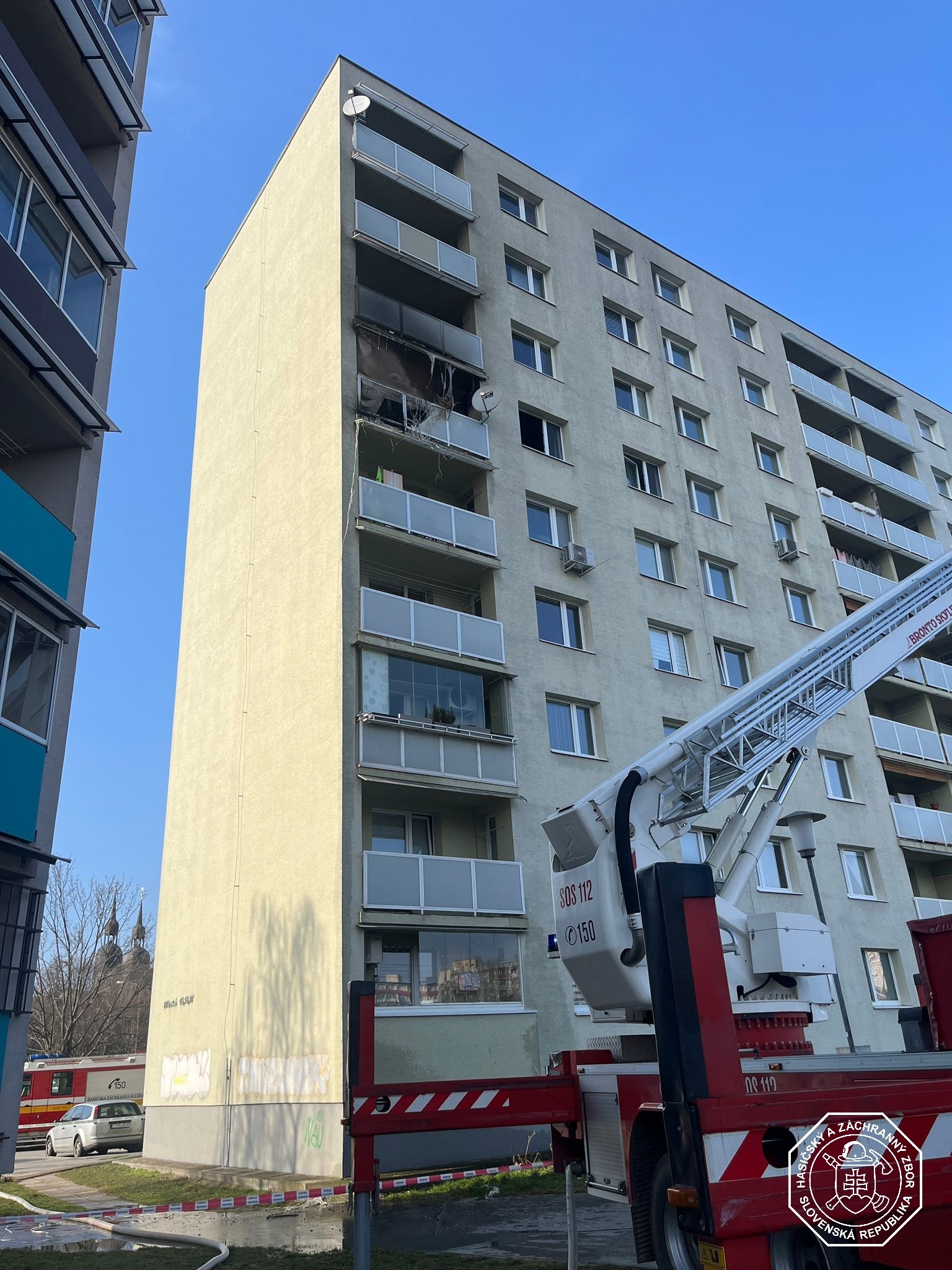 Na Hlbokej ulici v Trnave horel byt a balkón.