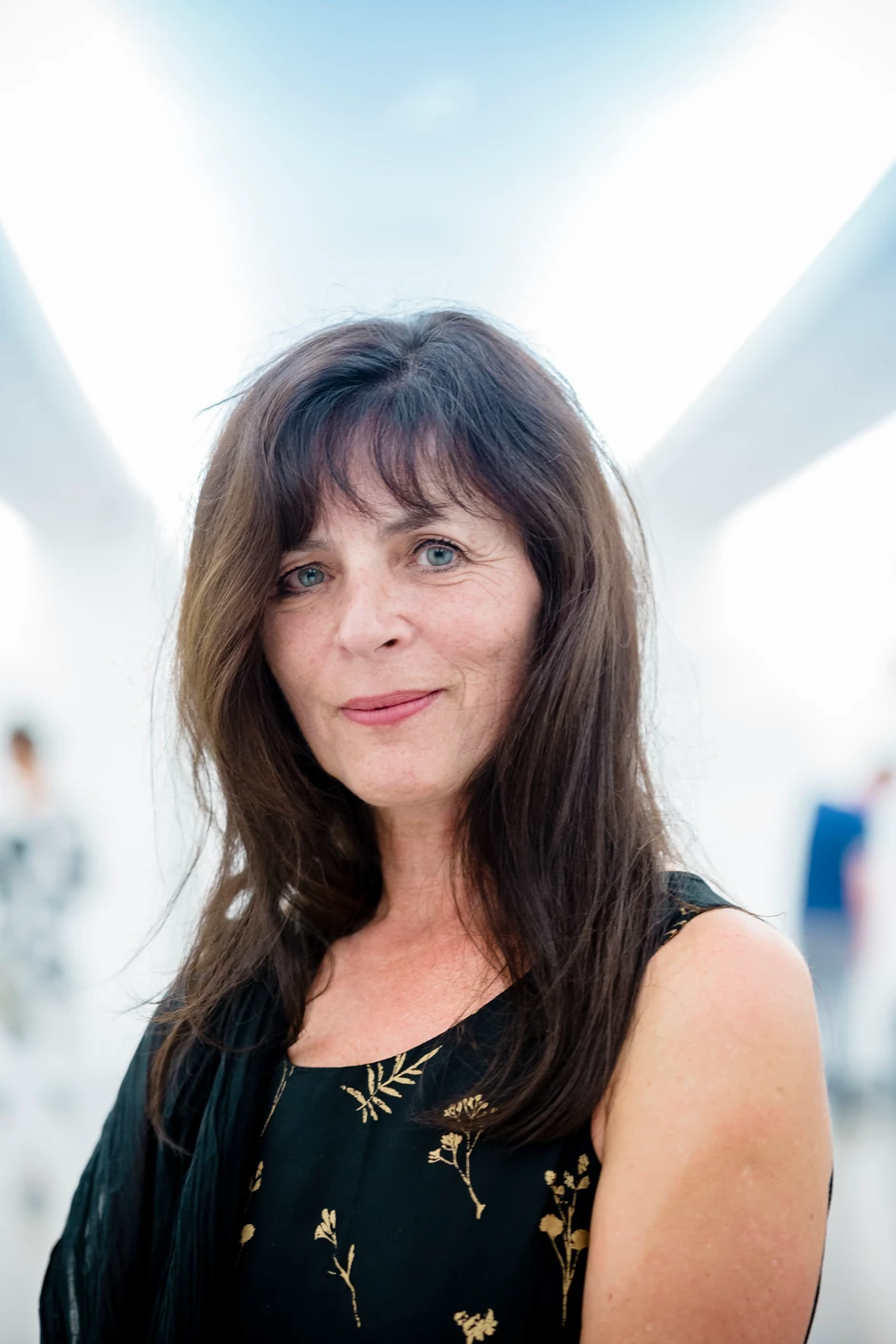 Svoje poslednje predstave u Beogradu igrala sam za one očajnike koji nisu "Srbi", nego ljudi, ljudi kao ja, ljudi koji se gnušaju ove odvratne granginjolske farse u kojoj lete mrtve glave, pisala je Mira Furlan u odgovoru na medijske napade devedesetih