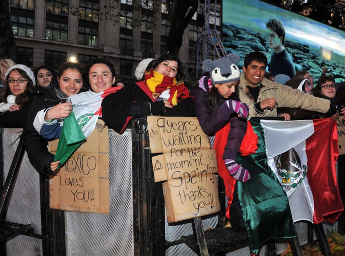 Fani 'Harry'ego Pottera' w oczekiwaniu na swych ulubieńców