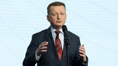 błaszczak krytykuje sikorskiego. "decyzje o naszej przyszłości będą podejmować w berlinie"