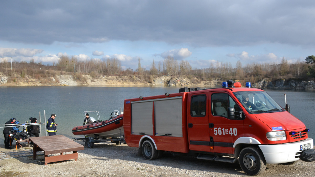 37-letnia kobieta poniosła śmierć po zejściu pod wodę w miejscowości Piechcin w powiecie żnińskim. Kobieta nurkowała w zalanym wapiennym kamieniołomie.