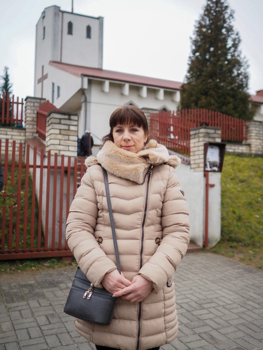 Mieszkańcy gminy Zgierz wstrząśnięci pobiciem pani wójt. Modlimy się, żeby przeżyła