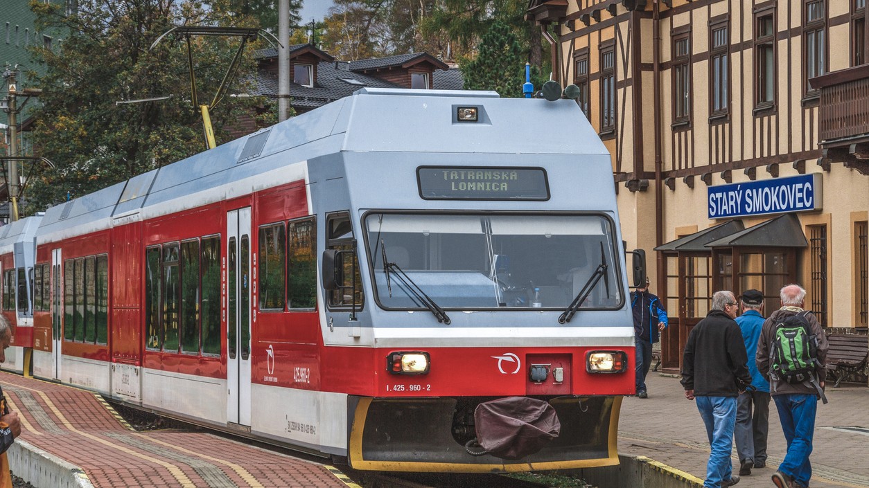 Zastávka Starý Smokovec.