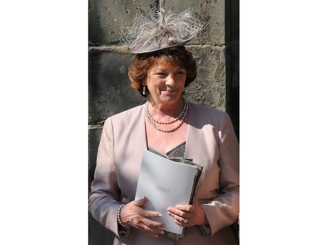 Matka pana młodego, Linda Tindal, na ślubie Zary Phillips, wnuczki królowej Elżbiety II