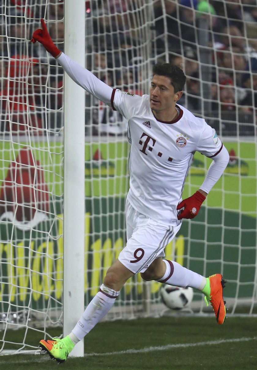 Robert Lewandowski bohaterem. Historyczny wyczyn. Bayern – Freiburg