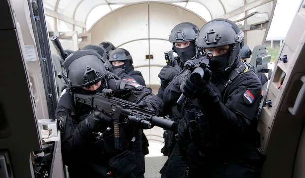 Specijalna antiteroristicka jedinica trening