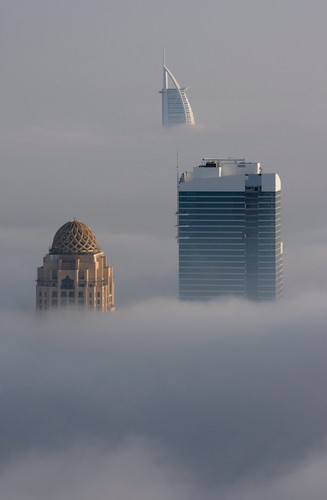 Gęsta mgła utrudnia życie mieszkańcom Dubaju