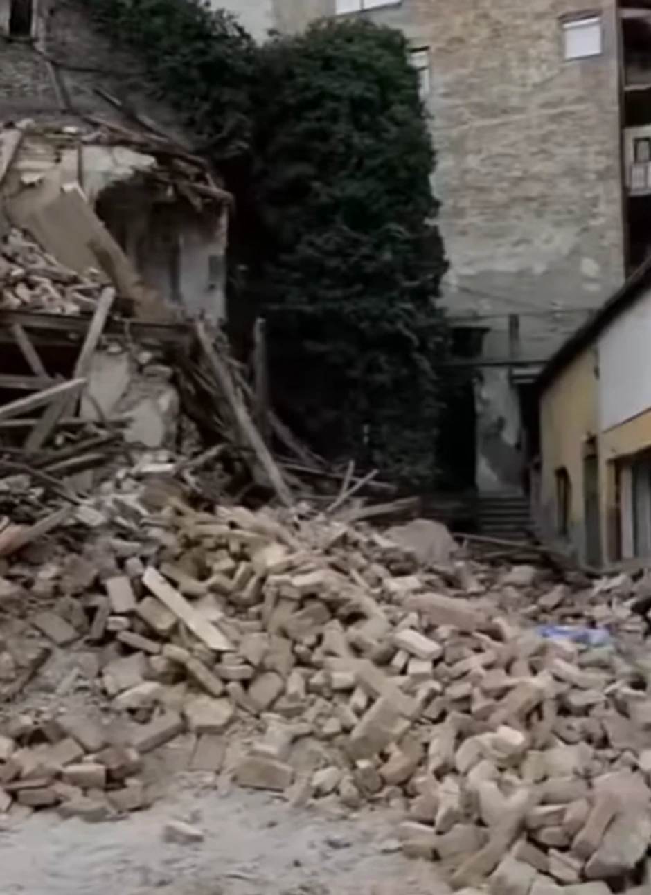 Dan nakon obrušavanja stare zgrade i skele u Džordža Vašingtona