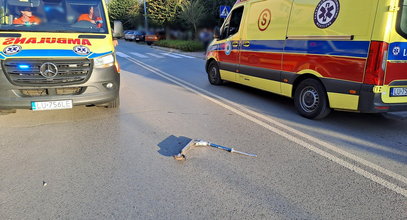 Samochód potrącił dwoje dzieci na hulajnogach. Trafiły do szpitala