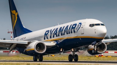 Samolot linii Ryanair lądował w eskorcie myśliwców, podejrzany pakunek na pokładzie