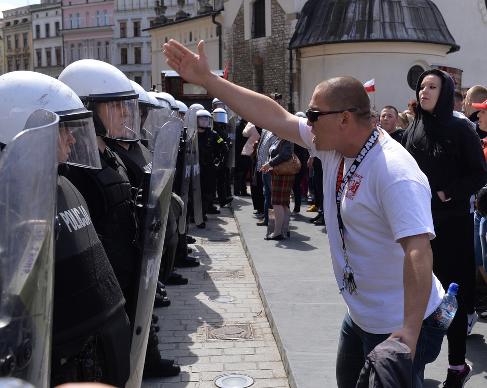 Przeciwnicy Marszu Równości