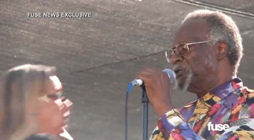 Trenutak pre nego što je žena udarila Čejmbersa na bini u Kaliforniji