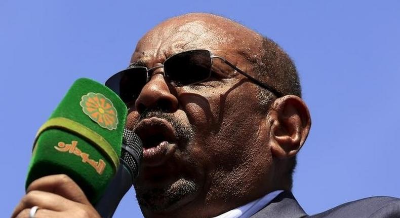 Sudan's President Omar Hassan Ahmad al-Bashir addresses supporters during a National Dialogue campaign event in Khartoum February 8, 2016. REUTERS/Mohamed Nureldin Abdallah