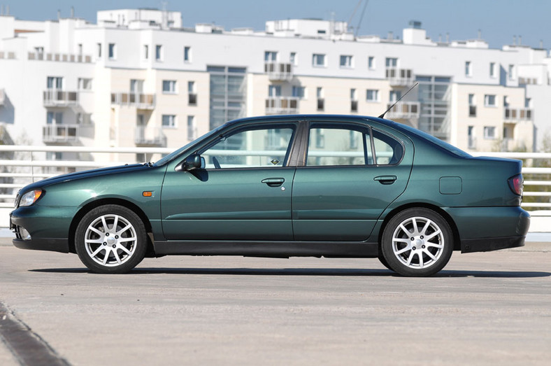 Nissan Primera 1.8: Nie wyruszaj w drogę bez zapasu oleju