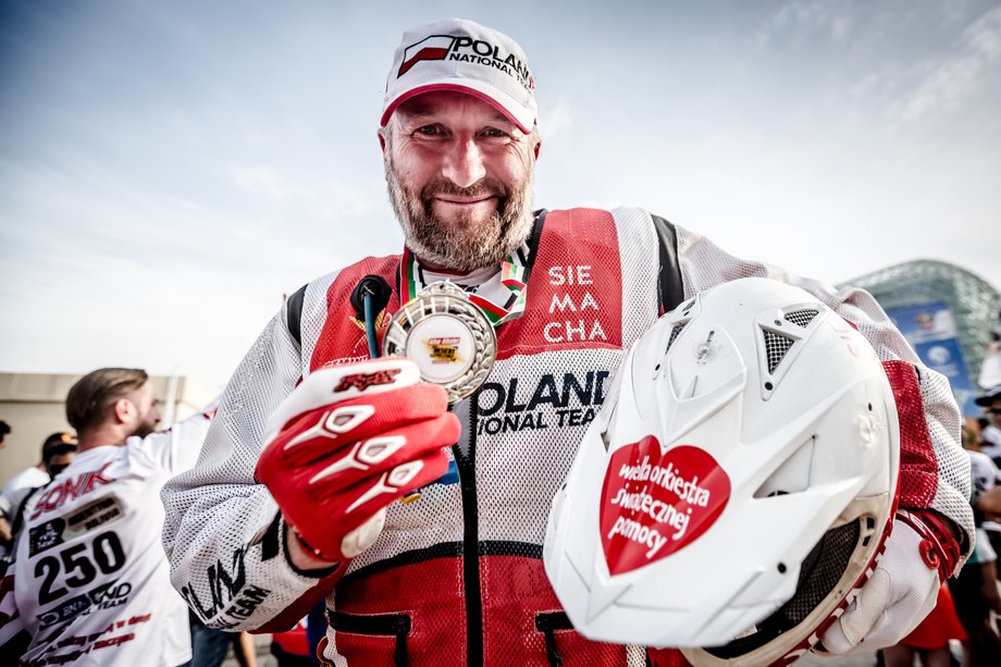 Rafał Sonik z medalem na Abu Dhabi Desert Challenge