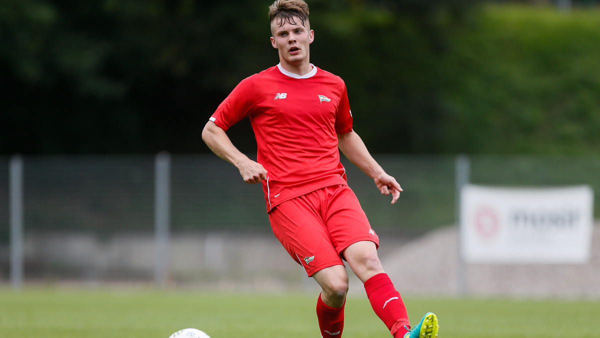 17-letni Adam Chrzanowski z Lechii Gdańsk dostał zaproszenie na tygodniowe testy w Manchesterze City. Na razie nie ma jednak zgody ze strony klubu na jego wyjazd na Wyspy Brytyjskie.