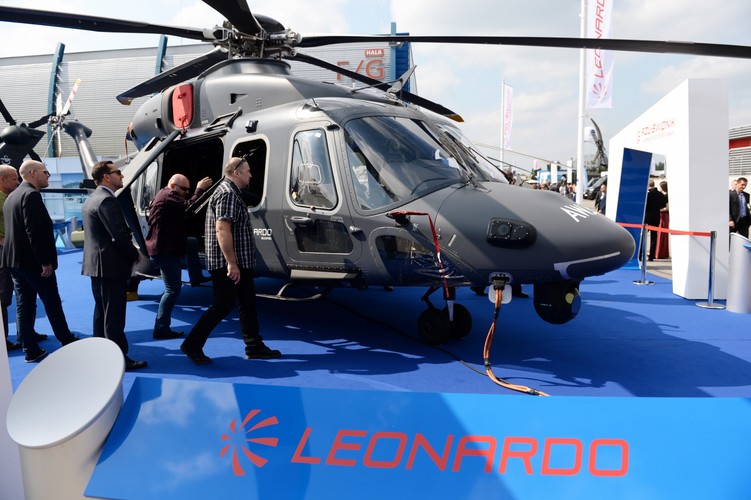 Kielce XXIV Międzynarodowy Salon Przemysłu Obronnego - Wielozadaniowy śmigłowiec AW149.<br><br> (mr) PAP/Piotr Polak