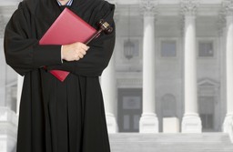 Sędzia romansująca z adwokatem nie może liczyć na wyrozumiałość