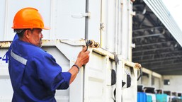 kiedy przewoźnik nie musi płacić odszkodowania? 3 kluczowe wyłączenia z konwencji cmr