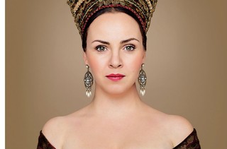 Wakar: „Szalbierz” jest średniawą komedią, ale „Rosyjski kontrakt' daje powiew świeżości