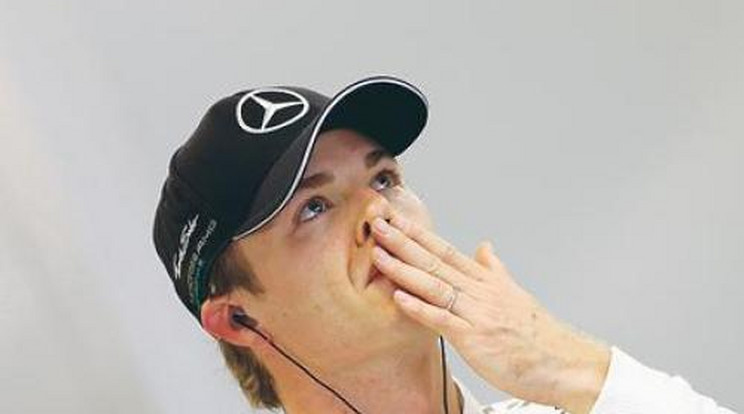 Gombnyomással bukta a vb-t Rosberg - videó!