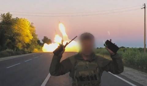 Amerykańskie HIMARS-y na efektownych wideo z Ukrainy. Strzelają także w nocy