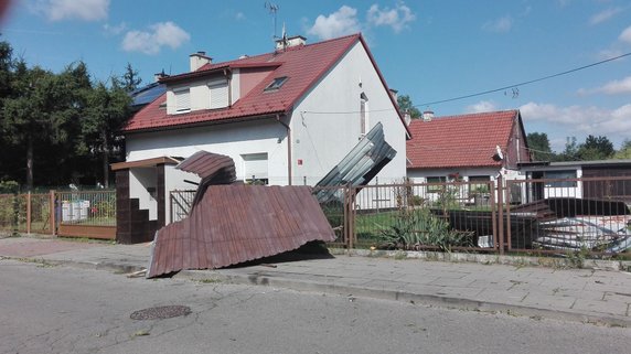 Nawałnica spustoszyła Osiedle Podwawelskie