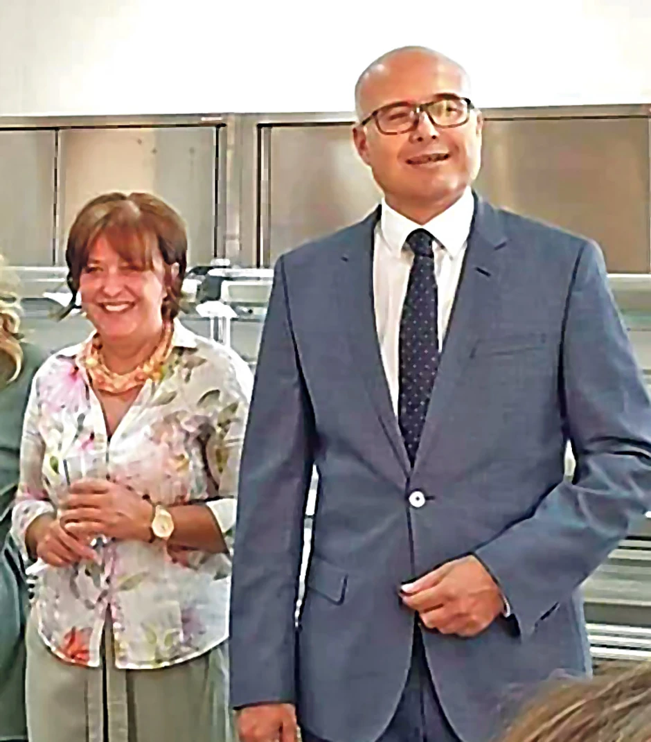 Direktorka “Radosnog detinjstva” Marijana Popov i gradonačelnik Vučević 