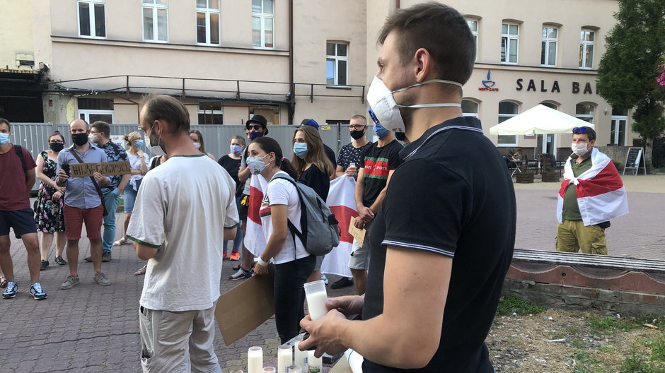 Manifestacja Białorusinów w pasażu Schillera