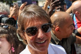 HOLIVUD NA NOGAMA Tom Kruz (62) IMA NOVU DEVOJKU, zove se ANA, SRBIJA JE ODLIČNO POZNAJE i mlađa je od njega 26 GODINA? Jedna je od najlepših glumica, a bira samo UTICAJNE muškarce