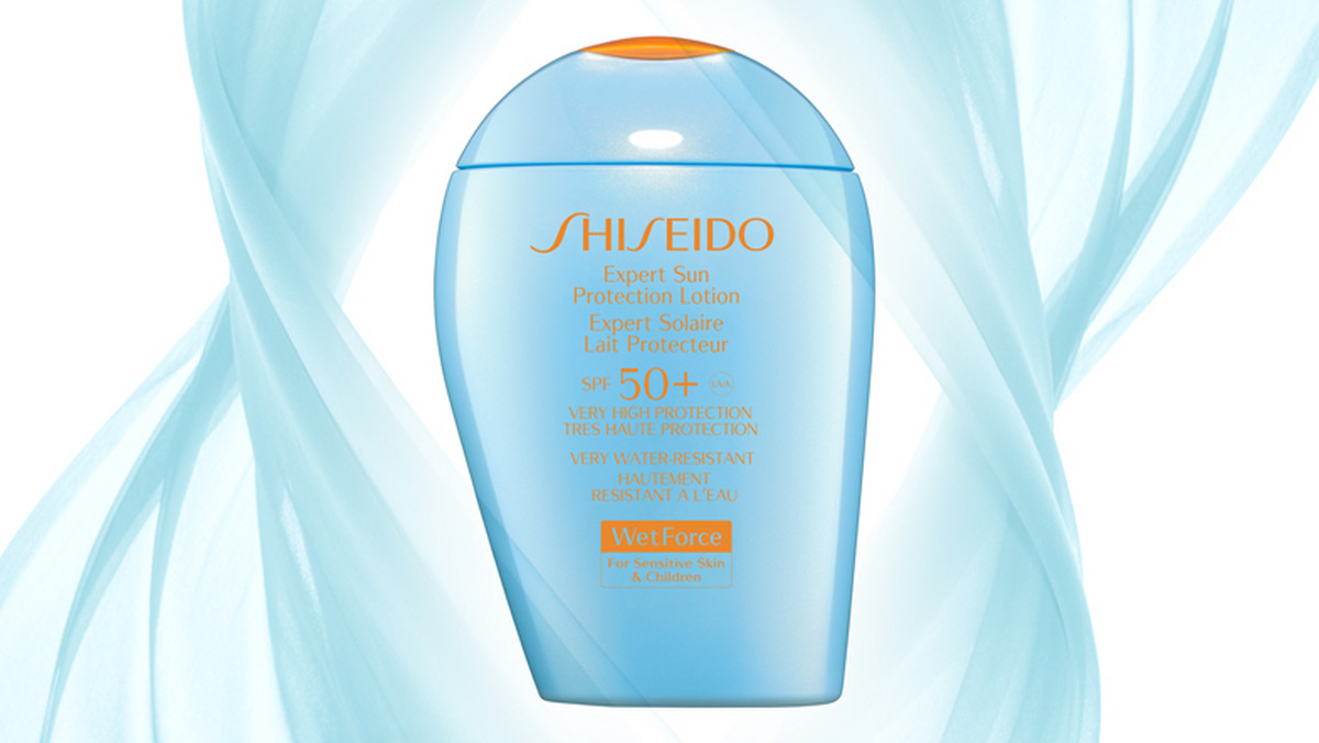 Shiseido przedstawia emulsję zabezpieczającą przed promieniowaniem UV - Expert Sun Protection Lotion. Preparat charakteryzuje się wysokim poziomem ochrony skóry - filtrem SPF 50. Receptura produktu jest łagodna i całkowicie bezpieczna dla powierzchni ciała. Emulsja może być stosowana przez dzieci i osoby o wrażliwym typie skóry - nie zawiera substancji, które mogą ją podrażniać.