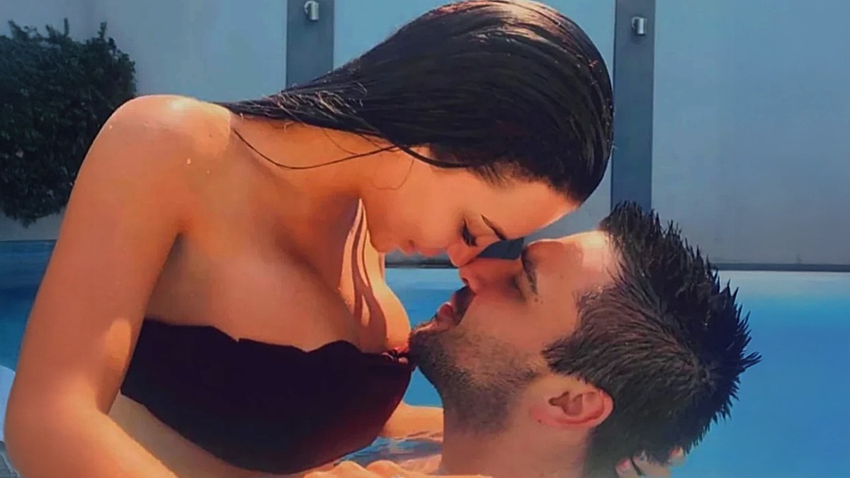 "VODIO JE LJUBAVNICU SVUDA, A GOVORIO DA POSLOVNO PUTUJE" Voditeljka saznala da joj je muž u vezi sa ćerkom pevača: Pretila tužbom, pa se pomirila sa njima Kép