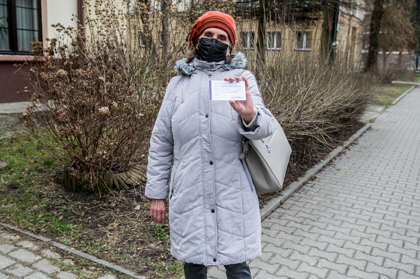 Krakowscy seniorzy szczepią się przeciwko koronawirusowi